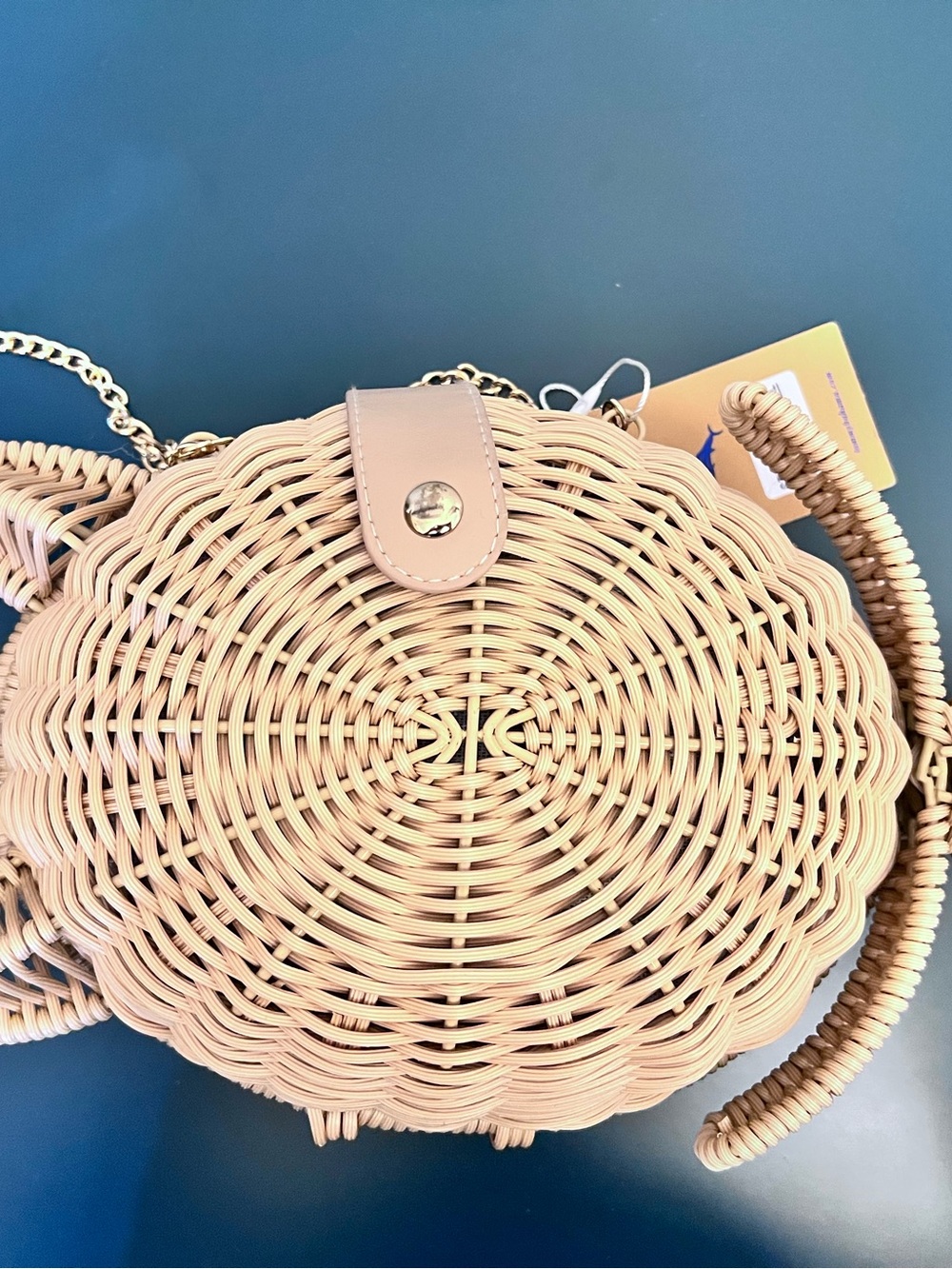Tommy Bahama Woven Turtle Crossbody Bag in Natural Beige with Gold Chain - Picture 3 of 8